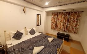 Little Peepal House